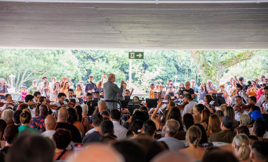 Museu Oscar Niemeyer (MON) - OSP no Museu Oscar Niemeyer – Neste sábado (5), às 16h, a Orquestra Sinfônica do Paraná volta ao vão livre do Museu Oscar Niemeyer para a segunda apresentação da série “OSP no Museu Oscar Niemeyer – Mostly Mozart” Foto: Vitor Dias