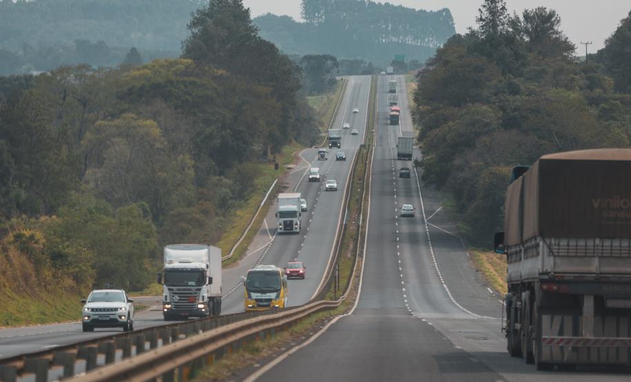 Com R$ 36 bilhões em obras, contratos dos lotes 3 e 6 das rodovias paranaenses são assinados