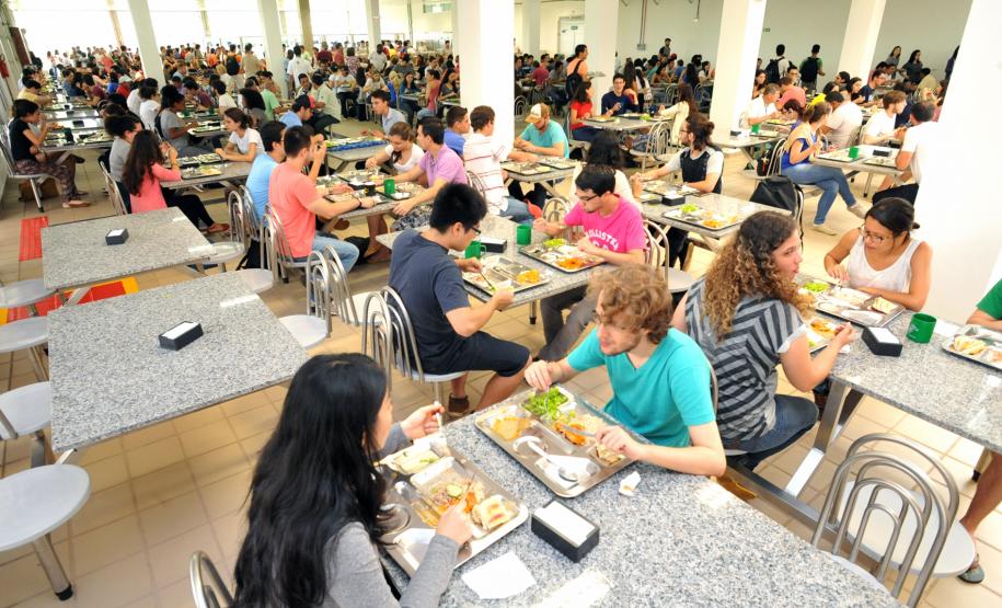 Governador sanciona lei que garante segurança alimentar a universitários no Paraná Foto: UEL