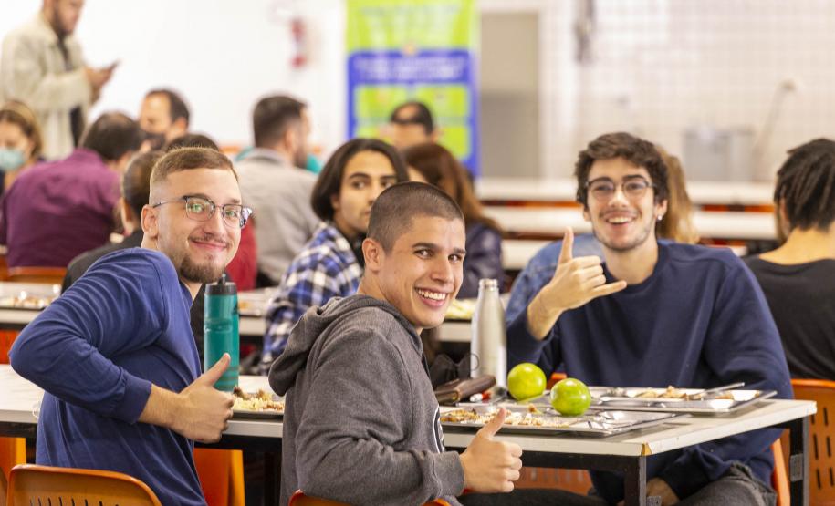 Governador sanciona lei que garante segurança alimentar a universitários no Paraná Foto: UEM