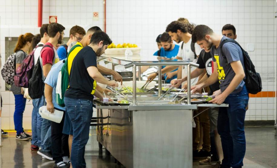 Governador sanciona lei que garante segurança alimentar a universitários no Paraná Foto: UEM
