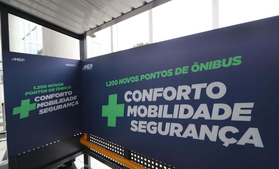 Trinta municípios paranaenses vão receber 1.200 novos abrigos de pontos de ônibus adquiridos pelo Governo do Estado por meio da Agência de Assuntos Metropolitanos do Paraná (Amep). O anúncio foi feito nesta terça-feira (22) pelo governador em exercício Darci Piana e envolve investimentos de R$ 7,4 milhões do orçamento estadual e de outros R$ 3,1 milhões de emendas indicadas por deputados estaduais.