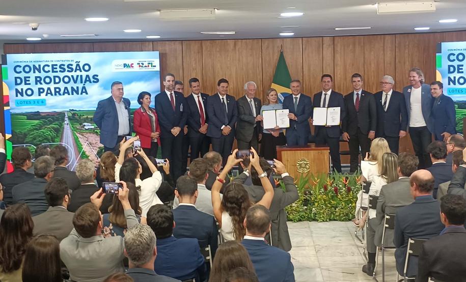 Com R$ 36 bilhões em obras, contratos dos lotes 3 e 6 das rodovias paranaenses são assinados