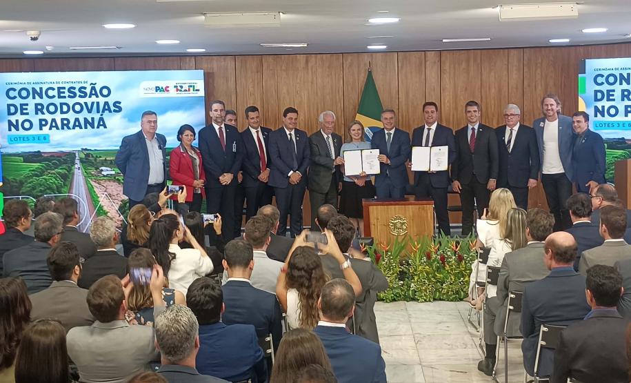 Com R$ 36 bilhões em obras, contratos dos lotes 3 e 6 das rodovias paranaenses são assinados