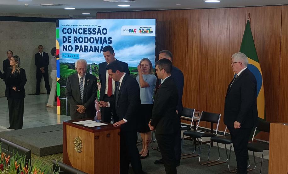 Com R$ 36 bilhões em obras, contratos dos lotes 3 e 6 das rodovias paranaenses são assinados