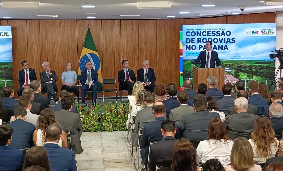 Com R$ 36 bilhões em obras, contratos dos lotes 3 e 6 das rodovias paranaenses são assinados