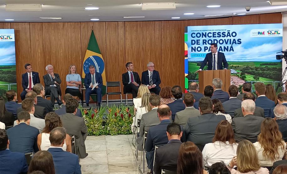 Com R$ 36 bilhões em obras, contratos dos lotes 3 e 6 das rodovias paranaenses são assinados