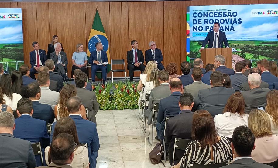 Com R$ 36 bilhões em obras, contratos dos lotes 3 e 6 das rodovias paranaenses são assinados
