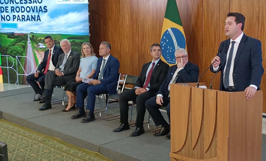 Com R$ 36 bilhões em obras, contratos dos lotes 3 e 6 das rodovias paranaenses são assinados