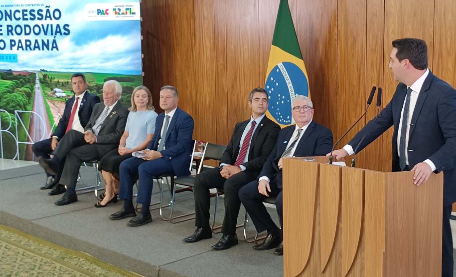 Com R$ 36 bilhões em obras, contratos dos lotes 3 e 6 das rodovias paranaenses são assinados