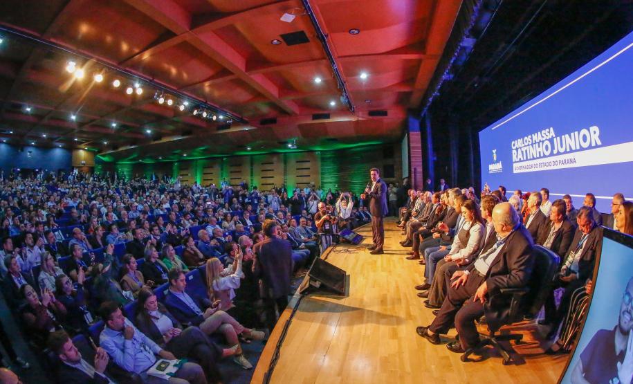 Governador destaca parceria com municípios na posse da nova diretoria da AMP