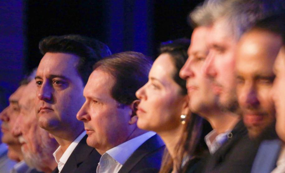 Governador destaca parceria com municípios na posse da nova diretoria da AMP