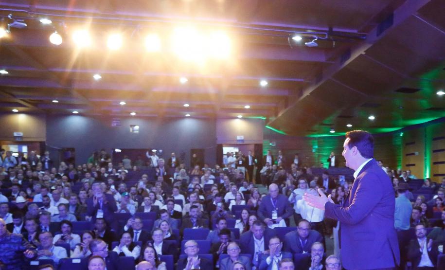 Governador destaca parceria com municípios na posse da nova diretoria da AMP