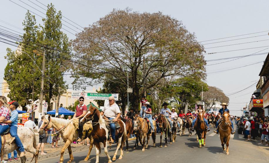 Atrações do frio: arraiás, festas da tainha e do feijão e tradições regionais movimentam o turismo