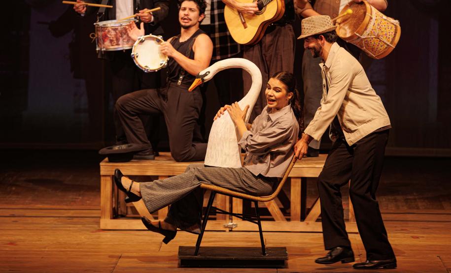 Museu Oscar Niemeyer (MON) - “Re-Selvagem” – Eva Jospin – “Re-Selvagem”, da artista francesa Eva Jospin, é a próxima exposição internacional realizada pelo Museu Oscar Niemeyer (MON) e a primeira mostra da artista no Brasil.