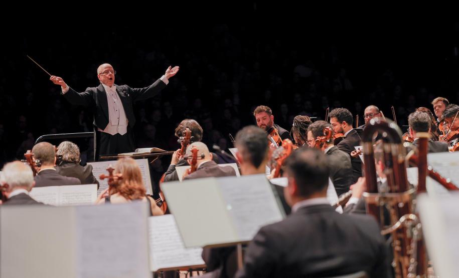 Museu Oscar Niemeyer (MON) - “Re-Selvagem” – Eva Jospin – “Re-Selvagem”, da artista francesa Eva Jospin, é a próxima exposição internacional realizada pelo Museu Oscar Niemeyer (MON) e a primeira mostra da artista no Brasil.