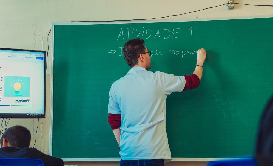 Governo apresenta projeto de lei para reajustar salário dos professores em até 11,31%