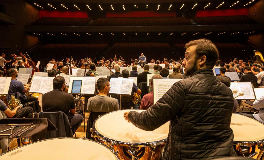 Famílias, movimentos, disposição no palco: confira como funciona uma orquestra sinfônica Foto: Roberto Dziura Jr/AEN