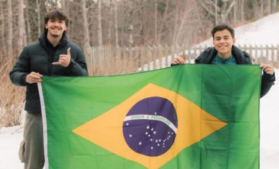 Dia das Mães no Ganhando o Mundo: orgulhosos, alunos e familiares celebrarão à distância