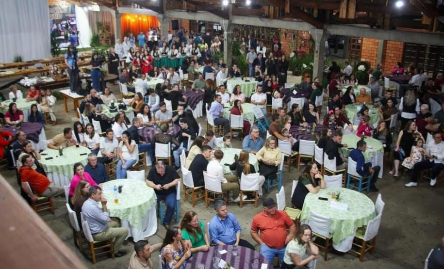 Atrações do frio: arraiás, festas da tainha e do feijão e tradições regionais movimentam o turismo