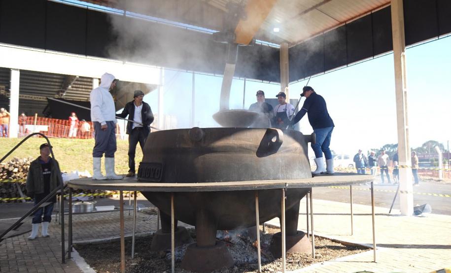 Atrações do frio: arraiás, festas da tainha e do feijão e tradições regionais movimentam o turismo