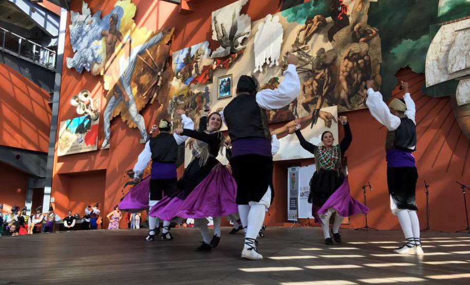 Atrações do frio: arraiás, festas da tainha e do feijão e tradições regionais movimentam o turismo