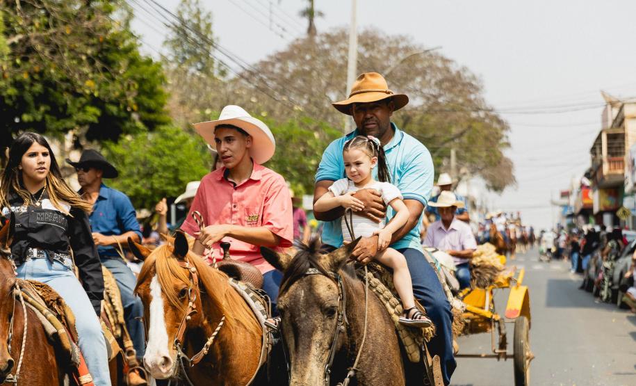 Atrações do frio: arraiás, festas da tainha e do feijão e tradições regionais movimentam o turismo