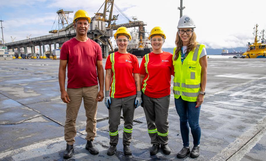 Mulheres quebram barreiras: Porto de Paranaguá tem as duas primeiras estivadoras