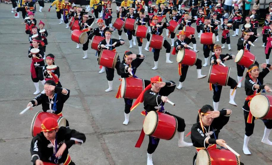 Atrações do frio: arraiás, festas da tainha e do feijão e tradições regionais movimentam o turismo
