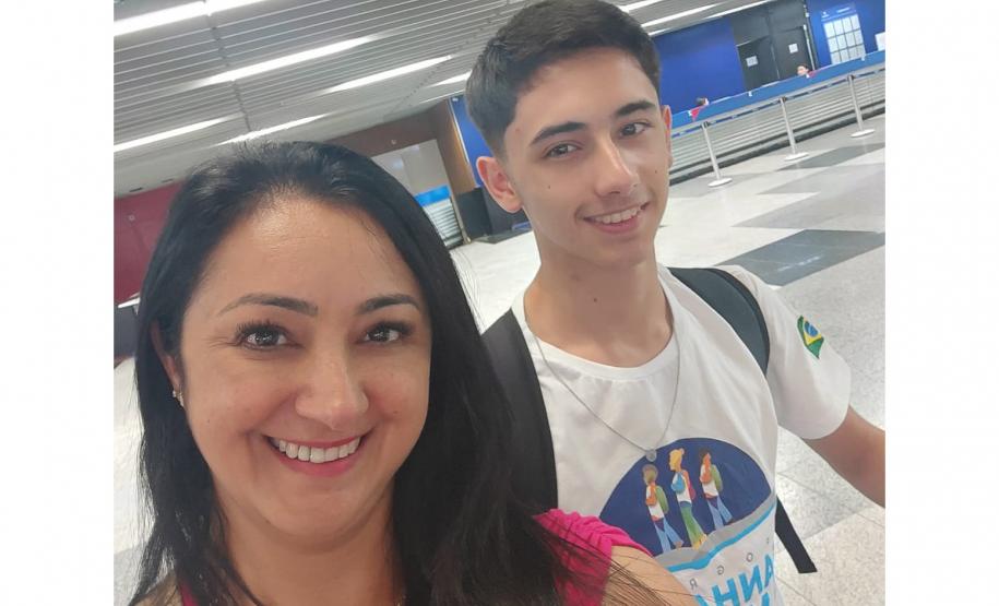 Dia das Mães no Ganhando o Mundo: orgulhosos, alunos e familiares celebrarão à distância