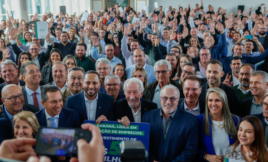 O governador em exercício, Darci Piana, anuncia um pacote de investimentos de R$ 54 milhões destinado à modernização da Rede Sine/PR e à ampliação da oferta de cursos de qualificação profissional em 311 municípios do Estado.