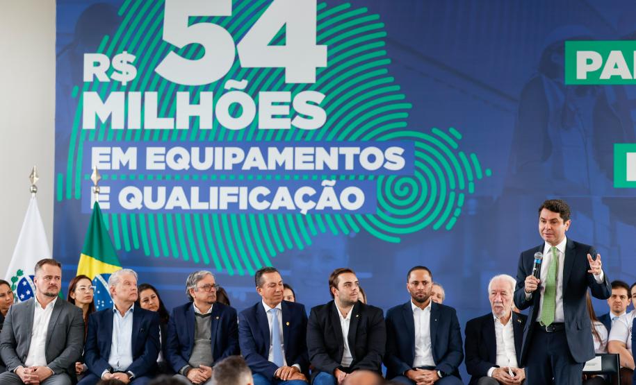 O governador em exercício, Darci Piana, anuncia um pacote de investimentos de R$ 54 milhões destinado à modernização da Rede Sine/PR e à ampliação da oferta de cursos de qualificação profissional em 311 municípios do Estado.