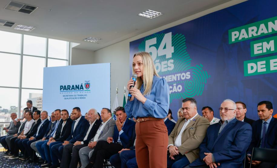 O governador em exercício, Darci Piana, anuncia um pacote de investimentos de R$ 54 milhões destinado à modernização da Rede Sine/PR e à ampliação da oferta de cursos de qualificação profissional em 311 municípios do Estado.