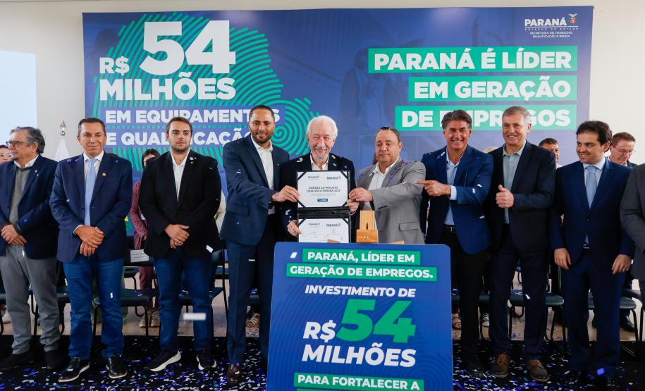 O governador em exercício, Darci Piana, anuncia um pacote de investimentos de R$ 54 milhões destinado à modernização da Rede Sine/PR e à ampliação da oferta de cursos de qualificação profissional em 311 municípios do Estado.