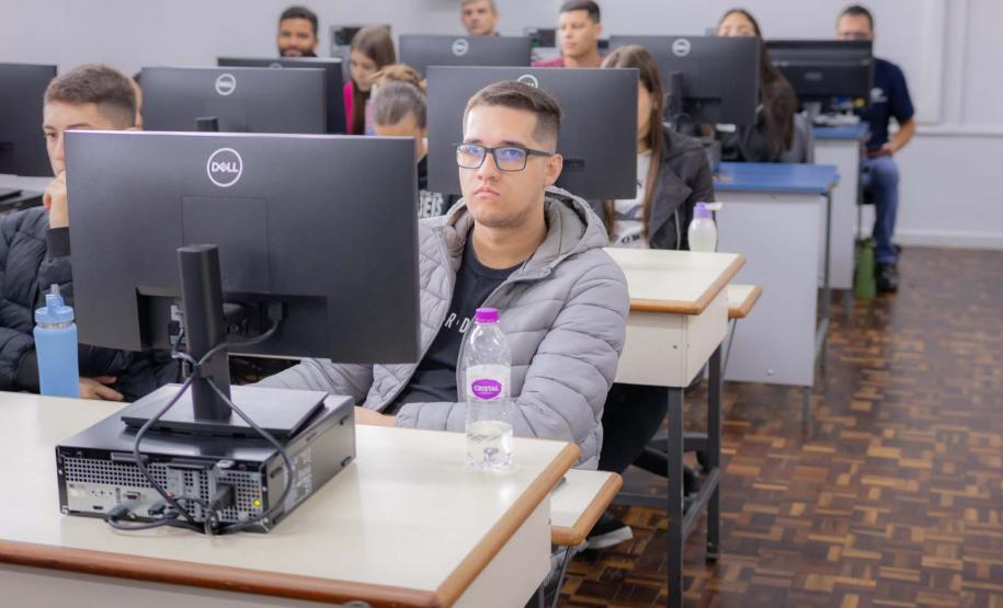 Formação continuada: Paraná é o 1º estado a regulamentar cursos microcredenciais no Brasil