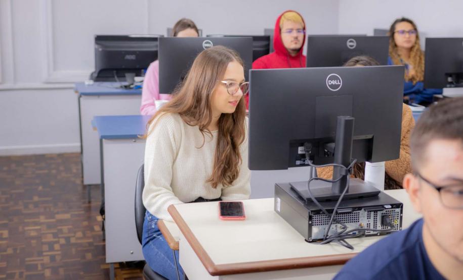 Formação continuada: Paraná é o 1º estado a regulamentar cursos microcredenciais no Brasil