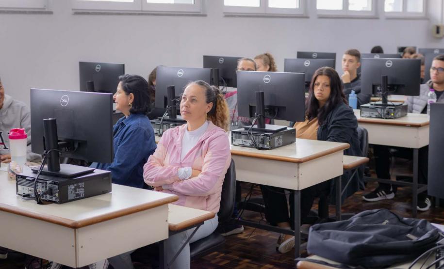 Formação continuada: Paraná é o 1º estado a regulamentar cursos microcredenciais no Brasil