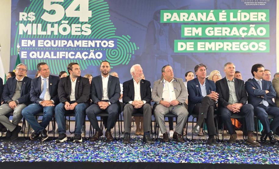 O governador em exercício, Darci Piana, anuncia um pacote de investimentos de R$ 54 milhões destinado à modernização da Rede Sine/PR e à ampliação da oferta de cursos de qualificação profissional em 311 municípios do Estado.