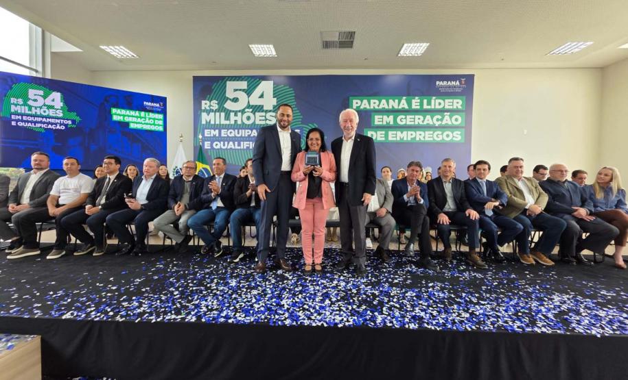 O governador em exercício, Darci Piana, anuncia um pacote de investimentos de R$ 54 milhões destinado à modernização da Rede Sine/PR e à ampliação da oferta de cursos de qualificação profissional em 311 municípios do Estado.