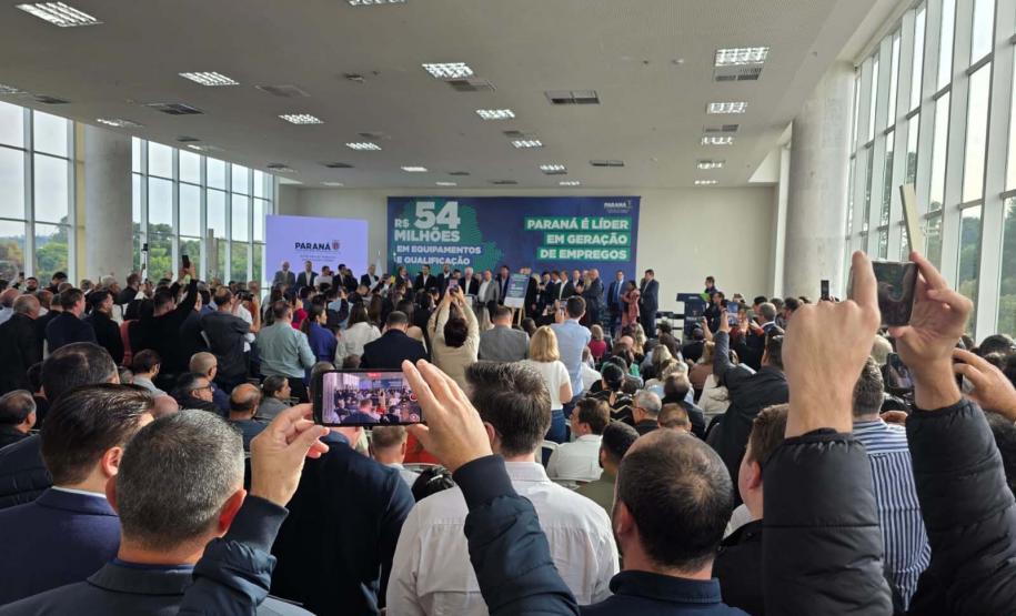 O governador em exercício, Darci Piana, anuncia um pacote de investimentos de R$ 54 milhões destinado à modernização da Rede Sine/PR e à ampliação da oferta de cursos de qualificação profissional em 311 municípios do Estado.