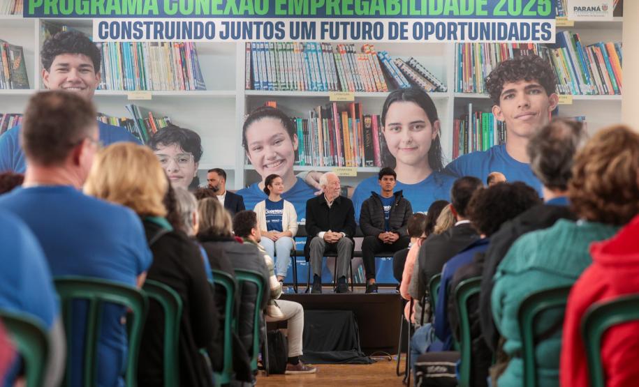 O vice-governador Darci Piana e o secretario de Educacao Roni Miranda participam nesta segunda-feira (9) de evento sobre o Programa Conexão Empregabilidade, que visa oferecer aos estudantes oportunidades de desenvolvimento profissional. Foto: Geraldo Bubniak/AEN Foto: Geraldo Bubniak/AEN