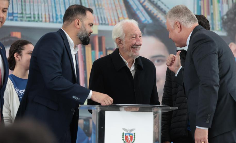 O vice-governador Darci Piana e o secretario de Educacao Roni Miranda participam nesta segunda-feira (9) de evento sobre o Programa Conexão Empregabilidade, que visa oferecer aos estudantes oportunidades de desenvolvimento profissional. Foto: Geraldo Bubniak/AEN Foto: Geraldo Bubniak/AEN