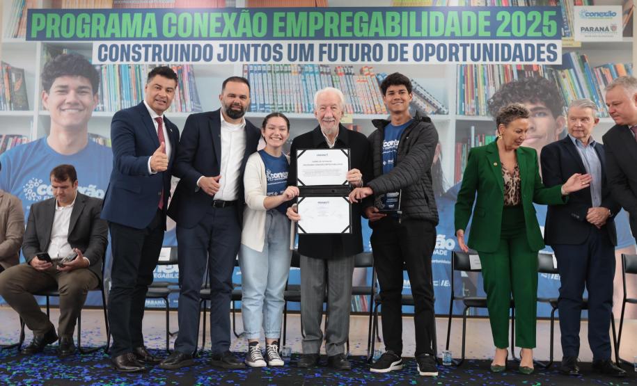 O vice-governador Darci Piana e o secretario de Educacao Roni Miranda participam nesta segunda-feira (9) de evento sobre o Programa Conexão Empregabilidade, que visa oferecer aos estudantes oportunidades de desenvolvimento profissional. Foto: Geraldo Bubniak/AEN Foto: Geraldo Bubniak/AEN