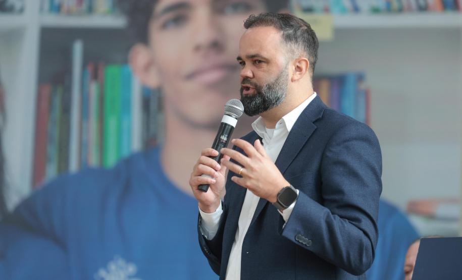 O vice-governador Darci Piana e o secretario de Educacao Roni Miranda participam nesta segunda-feira (9) de evento sobre o Programa Conexão Empregabilidade, que visa oferecer aos estudantes oportunidades de desenvolvimento profissional. Foto: Geraldo Bubniak/AEN Foto: Geraldo Bubniak/AEN