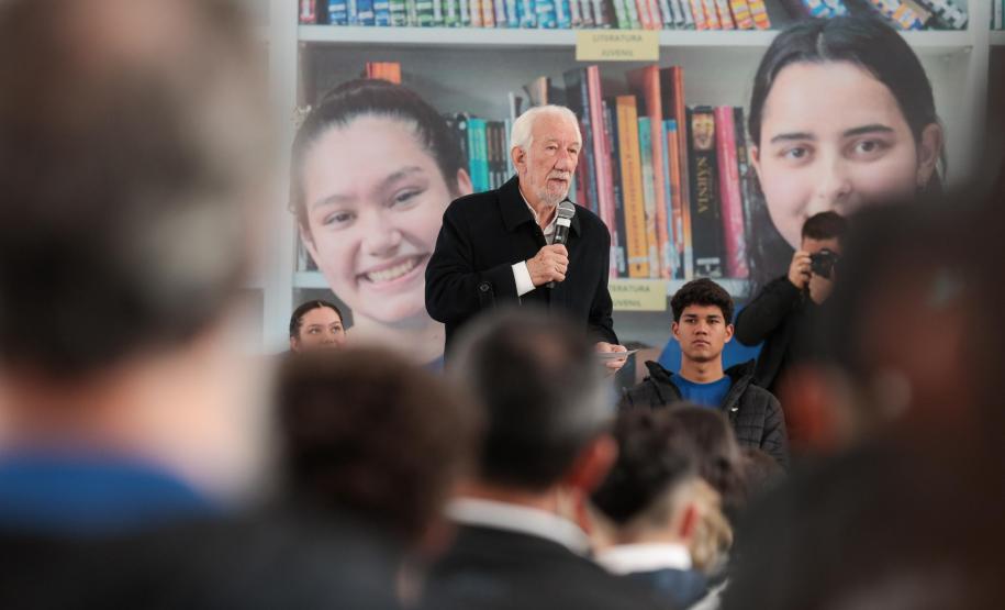 O vice-governador Darci Piana e o secretario de Educacao Roni Miranda participam nesta segunda-feira (9) de evento sobre o Programa Conexão Empregabilidade, que visa oferecer aos estudantes oportunidades de desenvolvimento profissional. Foto: Geraldo Bubniak/AEN Foto: Geraldo Bubniak/AEN