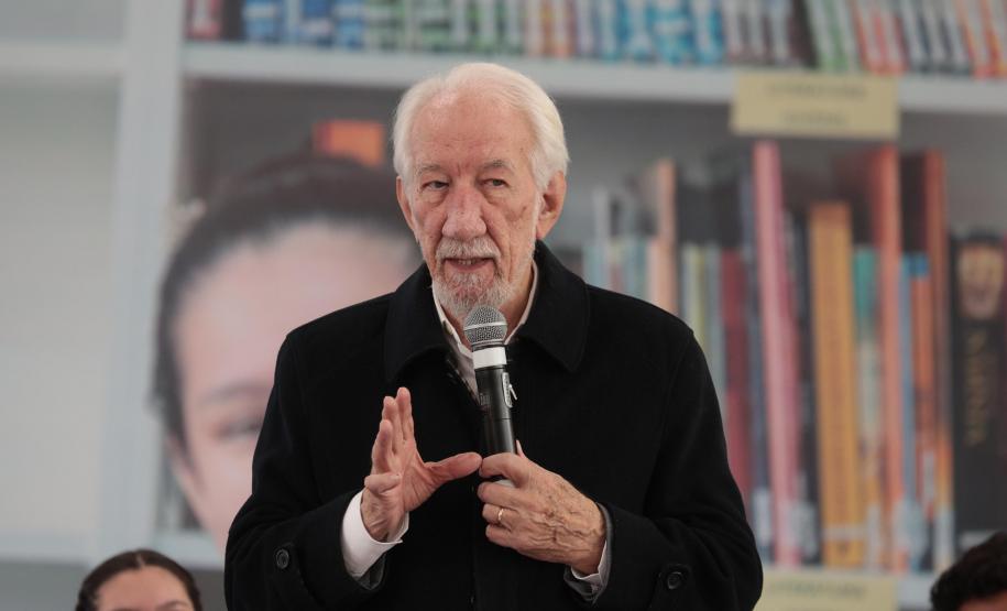 O vice-governador Darci Piana e o secretario de Educacao Roni Miranda participam nesta segunda-feira (9) de evento sobre o Programa Conexão Empregabilidade, que visa oferecer aos estudantes oportunidades de desenvolvimento profissional. Foto: Geraldo Bubniak/AEN Foto: Geraldo Bubniak/AEN