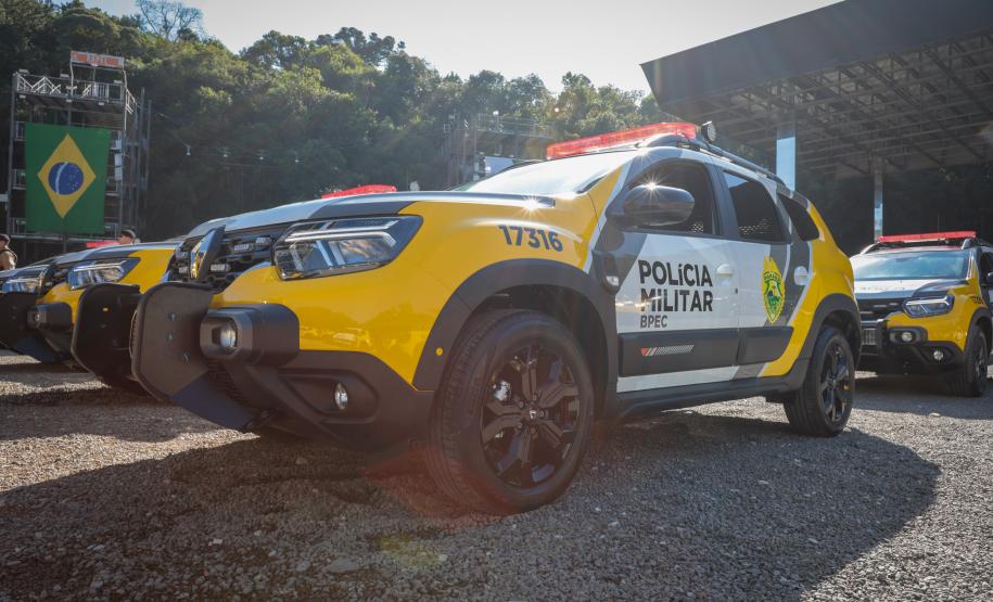 Investimento de R$ 63 milhões: Ratinho Junior entrega 431 motos e viaturas para a PMPR Foto: Jonathan Campos/AEN Foto: Geraldo Bubniak/AEN Foto: Geraldo Bubniak/AEN Foto: Geraldo Bubniak/AEN Foto: Geraldo Bubniak/AEN Foto: Geraldo Bubniak/AEN O governador Carlos Massa Ratinho Junior entrega nesta terça-feira (17) 431 novos veículos para a Polícia Militar. São 209 motocicletas e 222 automóveis para diversas unidades, na Pedreira Paulo Leminski, em Curitiba. Foto: Geraldo Bubniak/AEN O governador Carlos