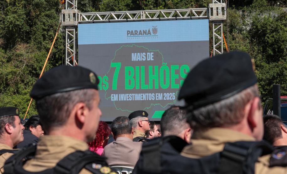 Investimento de R$ 63 milhões: Ratinho Junior entrega 431 motos e viaturas para a PMPR Foto: Jonathan Campos/AEN Foto: Geraldo Bubniak/AEN Foto: Geraldo Bubniak/AEN Foto: Geraldo Bubniak/AEN Foto: Geraldo Bubniak/AEN Foto: Geraldo Bubniak/AEN O governador Carlos Massa Ratinho Junior entrega nesta terça-feira (17) 431 novos veículos para a Polícia Militar. São 209 motocicletas e 222 automóveis para diversas unidades, na Pedreira Paulo Leminski, em Curitiba. Foto: Geraldo Bubniak/AEN O governador Carlos