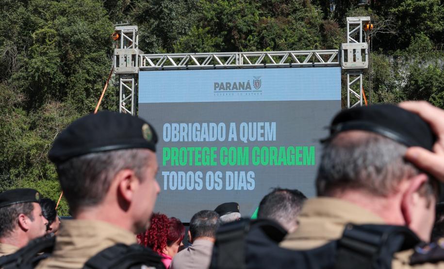 Investimento de R$ 63 milhões: Ratinho Junior entrega 431 motos e viaturas para a PMPR Foto: Jonathan Campos/AEN Foto: Geraldo Bubniak/AEN Foto: Geraldo Bubniak/AEN Foto: Geraldo Bubniak/AEN Foto: Geraldo Bubniak/AEN Foto: Geraldo Bubniak/AEN O governador Carlos Massa Ratinho Junior entrega nesta terça-feira (17) 431 novos veículos para a Polícia Militar. São 209 motocicletas e 222 automóveis para diversas unidades, na Pedreira Paulo Leminski, em Curitiba. Foto: Geraldo Bubniak/AEN O governador Carlos