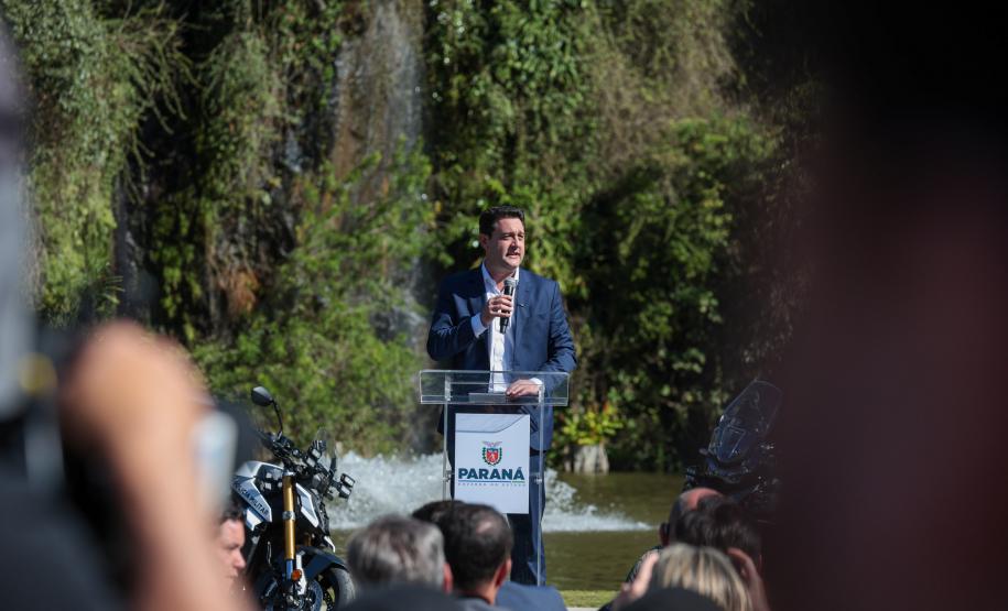 Investimento de R$ 63 milhões: Ratinho Junior entrega 431 motos e viaturas para a PMPR Foto: Jonathan Campos/AEN Foto: Geraldo Bubniak/AEN Foto: Geraldo Bubniak/AEN Foto: Geraldo Bubniak/AEN Foto: Geraldo Bubniak/AEN Foto: Geraldo Bubniak/AEN O governador Carlos Massa Ratinho Junior entrega nesta terça-feira (17) 431 novos veículos para a Polícia Militar. São 209 motocicletas e 222 automóveis para diversas unidades, na Pedreira Paulo Leminski, em Curitiba. Foto: Geraldo Bubniak/AEN O governador Carlos